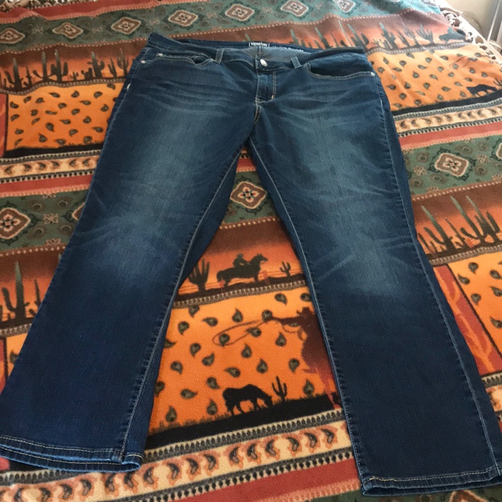 🔥Levi🔥woman’s W34L30 Modern Straight jeans